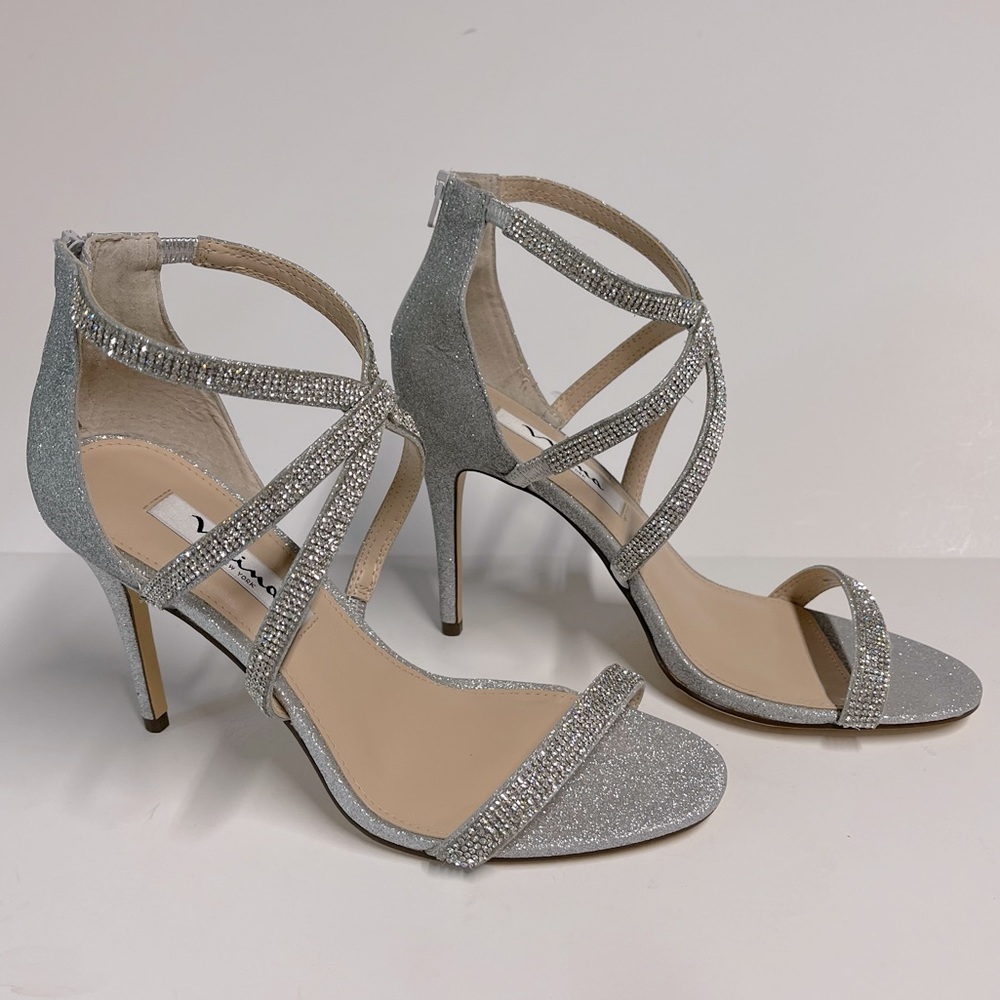 Nina Silver Event Heels 8 NWOT